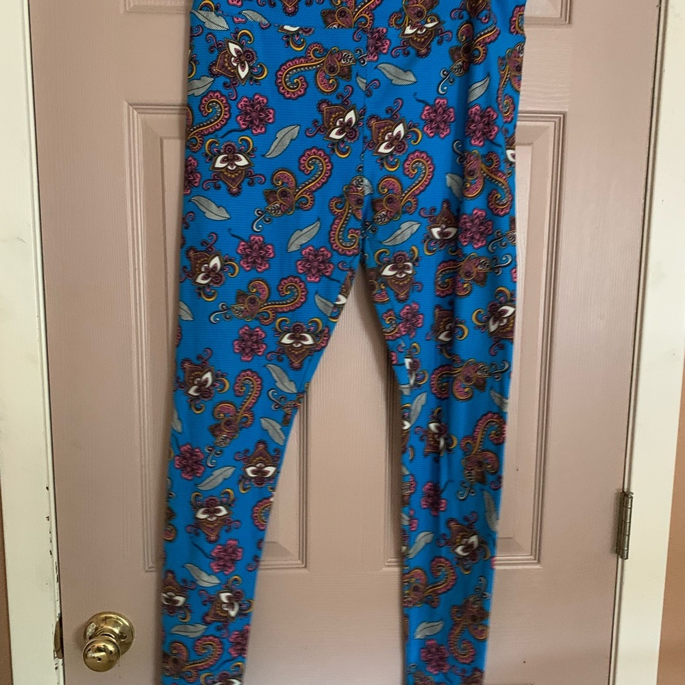 LulaRoe print leggings size Curvy tall